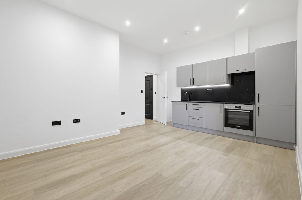 Property photo 3 of 10 Living Room