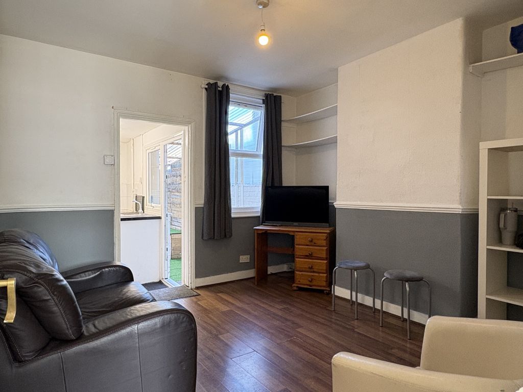 Property photo 2 of 12 4943372