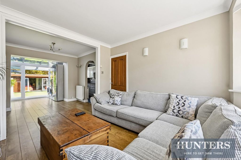 Property photo 2 of 16 Risborough Drive, -31.Jpg