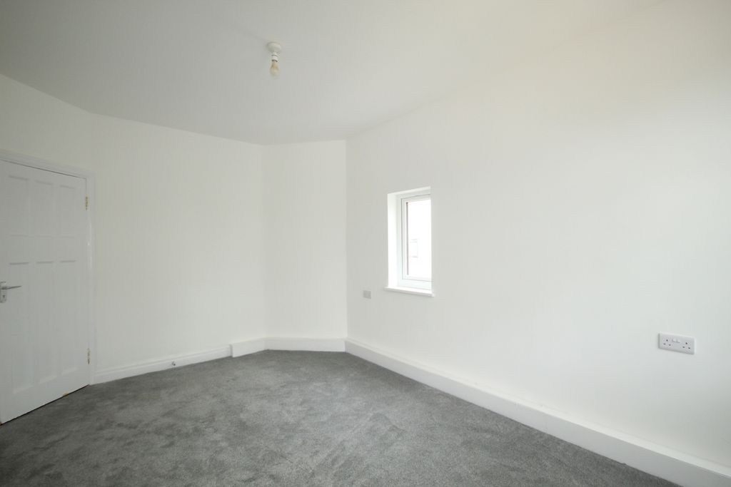 Property photo 3 of 10 Gallery