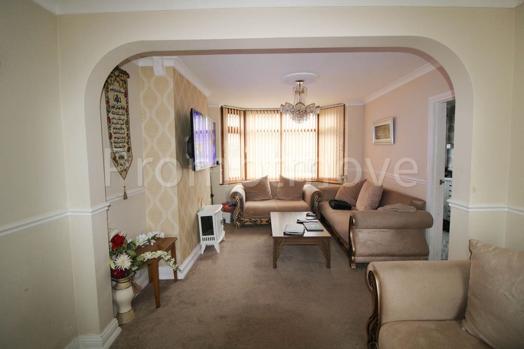 Property photo 2 of 12 Na