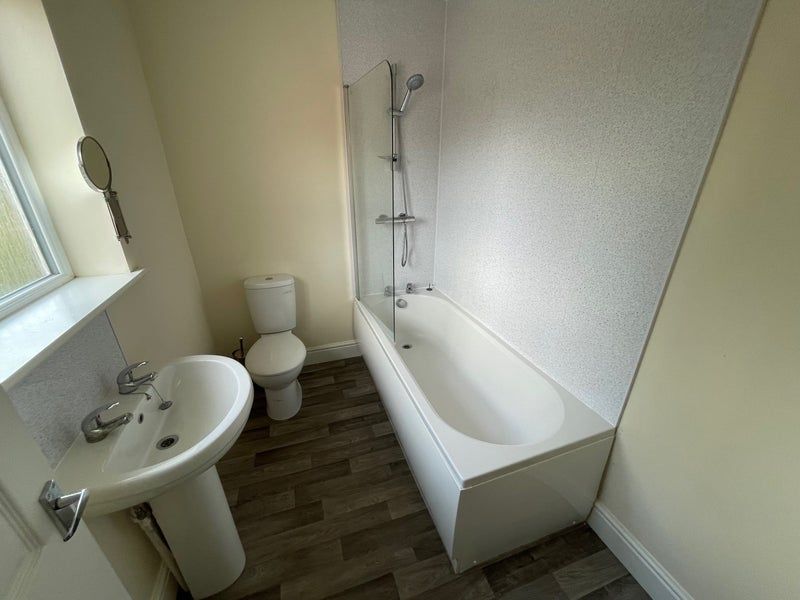 Property photo 2 of 6 Ensuite