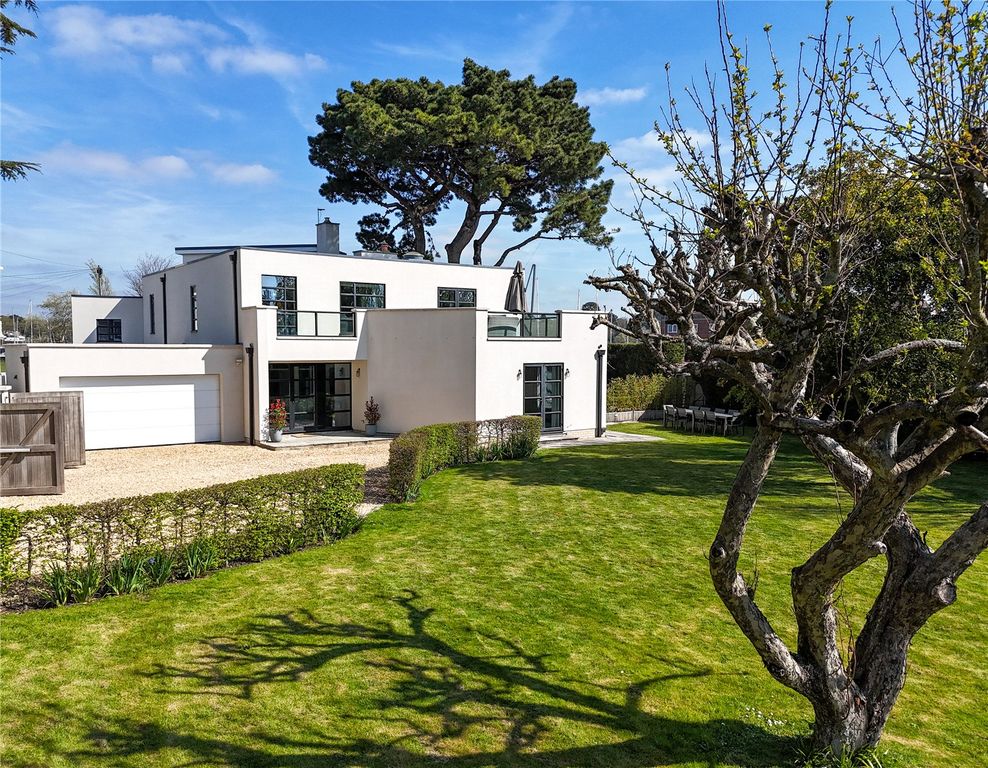 Property photo 1 of 17 Front Aspect