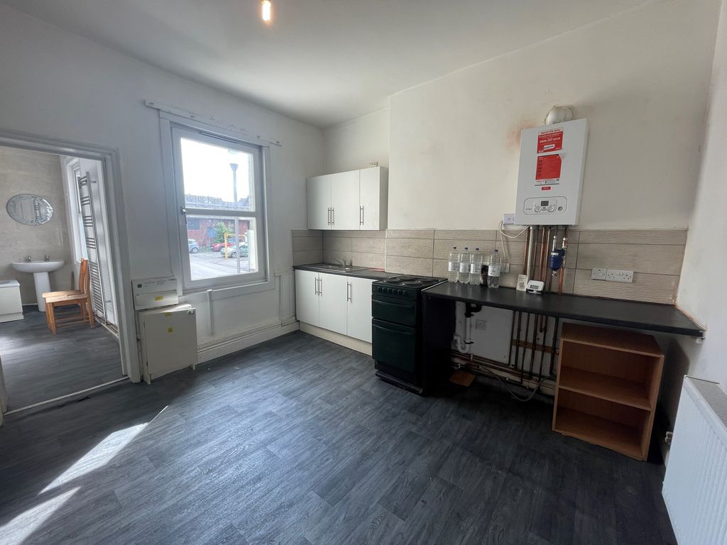 Property photo 1 of 5 Kitchen
