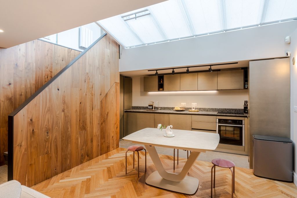 Property photo 3 of 16 6 Peto Place-2
