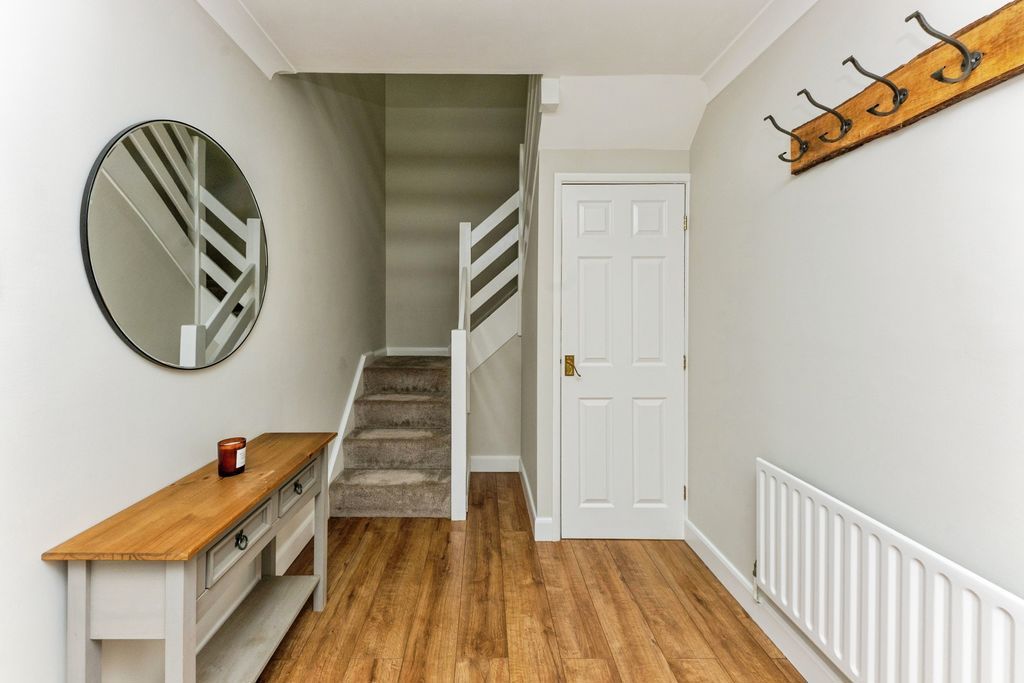 Property photo 2 of 20 Entrance Hall