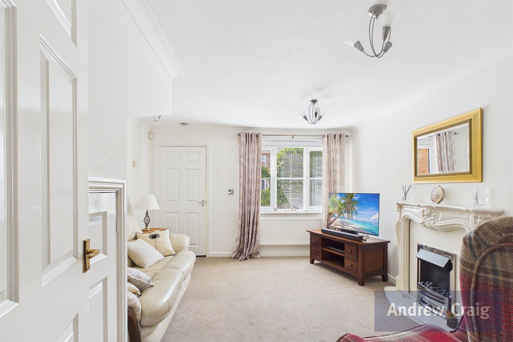 Property photo 2 of 21 Lounge