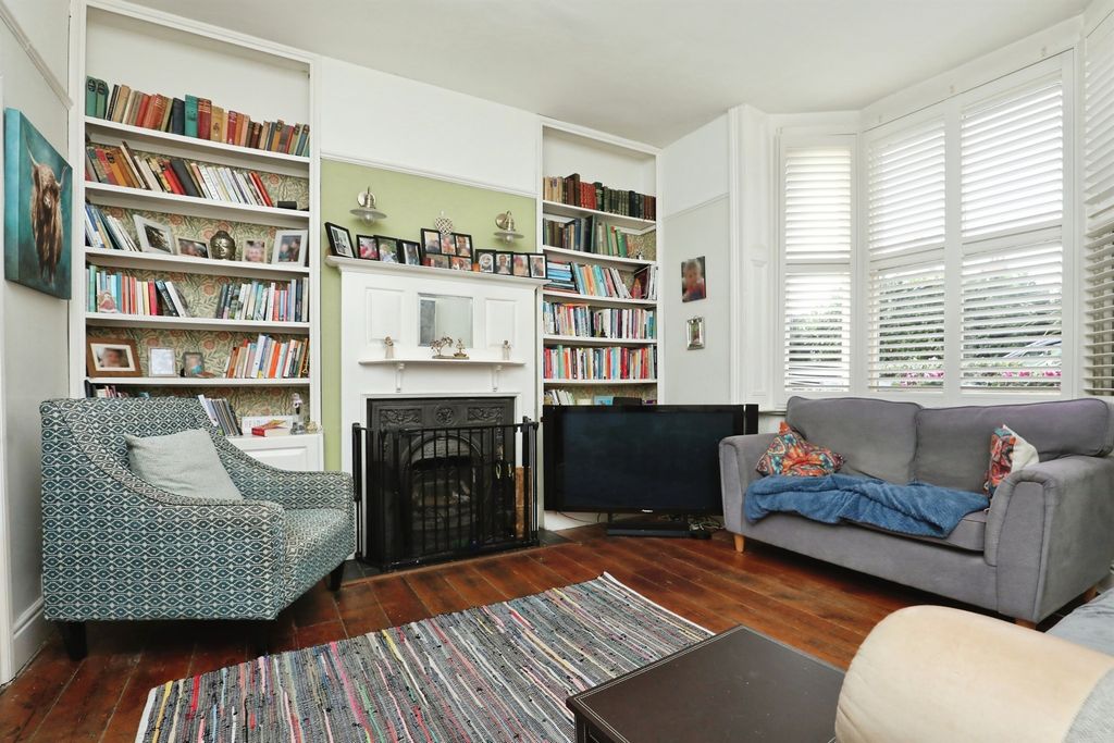 Property photo 3 of 17