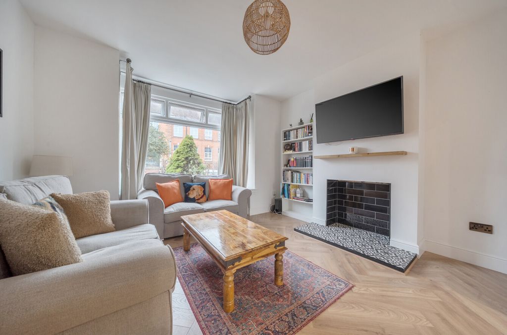 Property photo 2 of 21 1406145-11-697cd5...