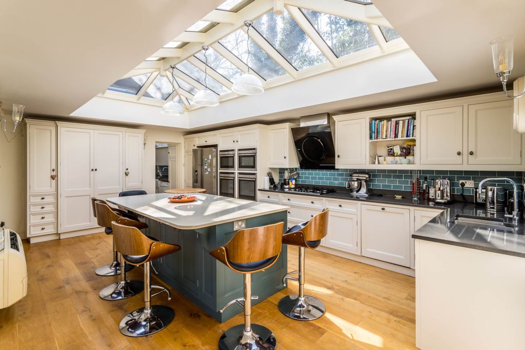 Property photo 2 of 24