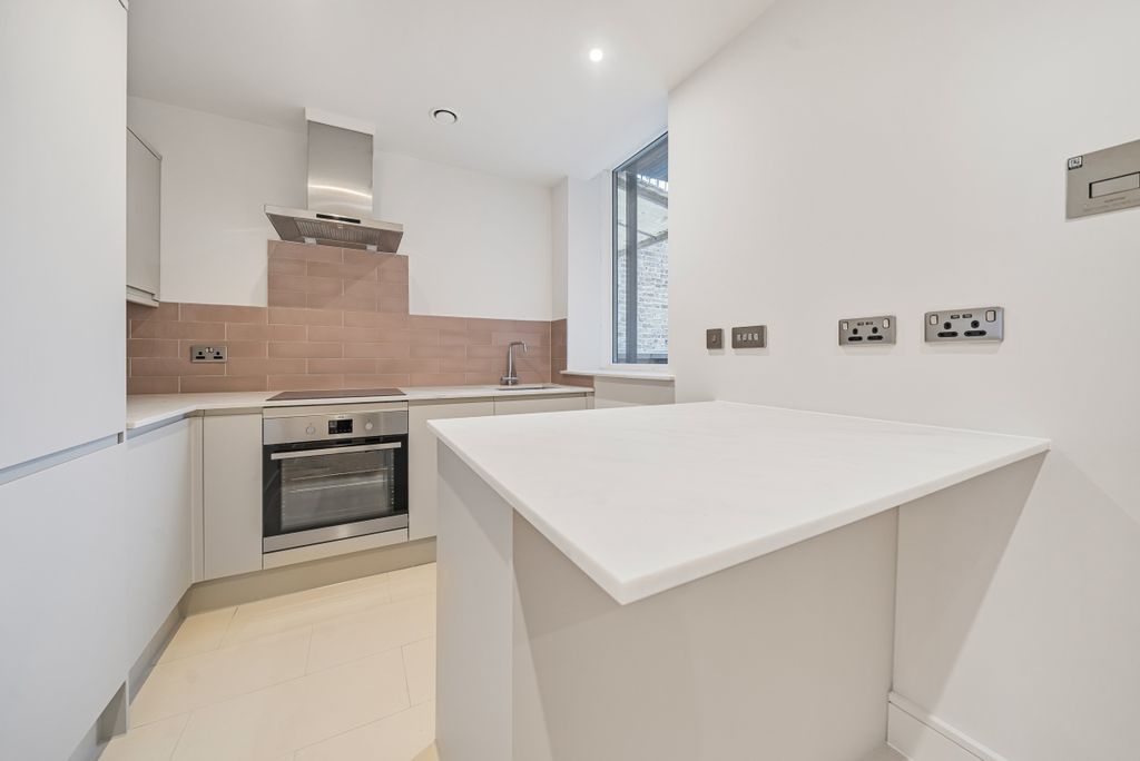 Property photo 2 of 7 1063215 (2)