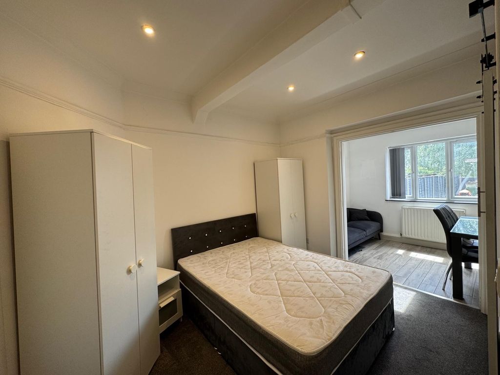 Property photo 2 of 7 c