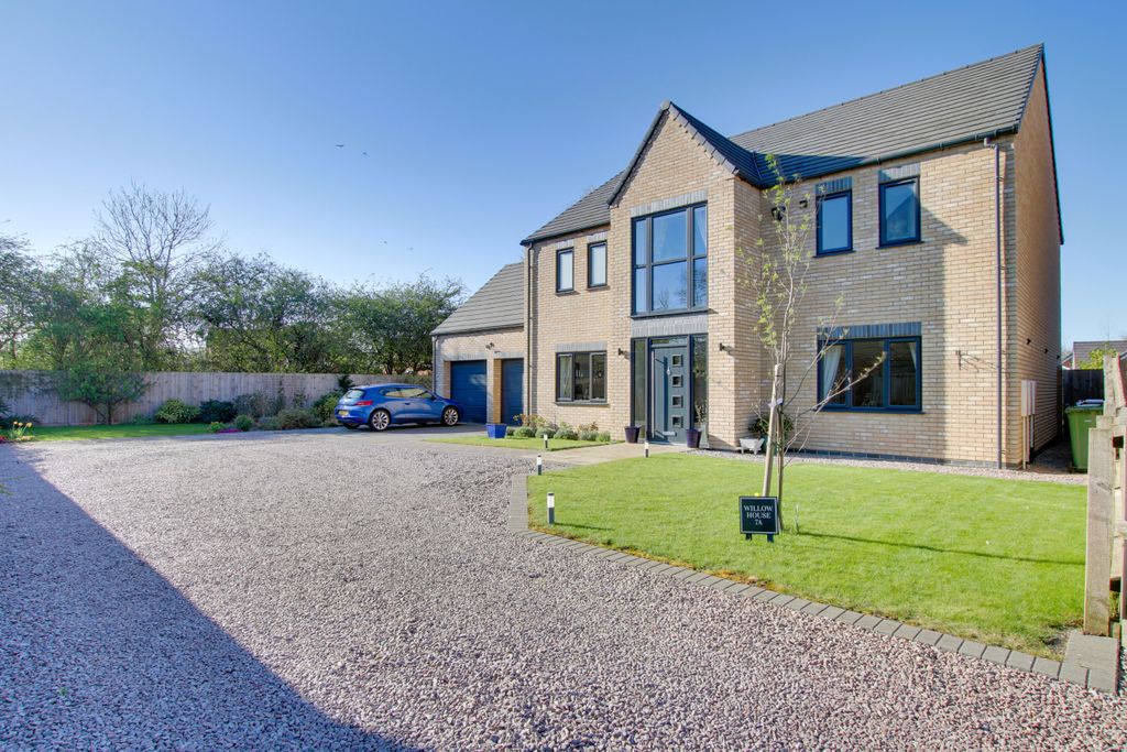 Property photo 1 of 28