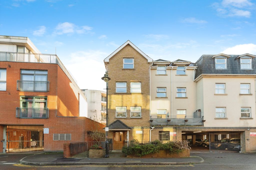 Property photo 1 of 20