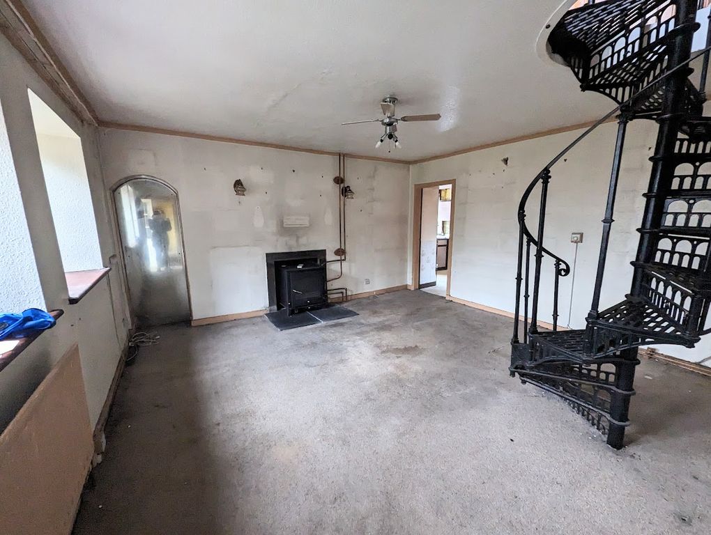 Property photo 3 of 12