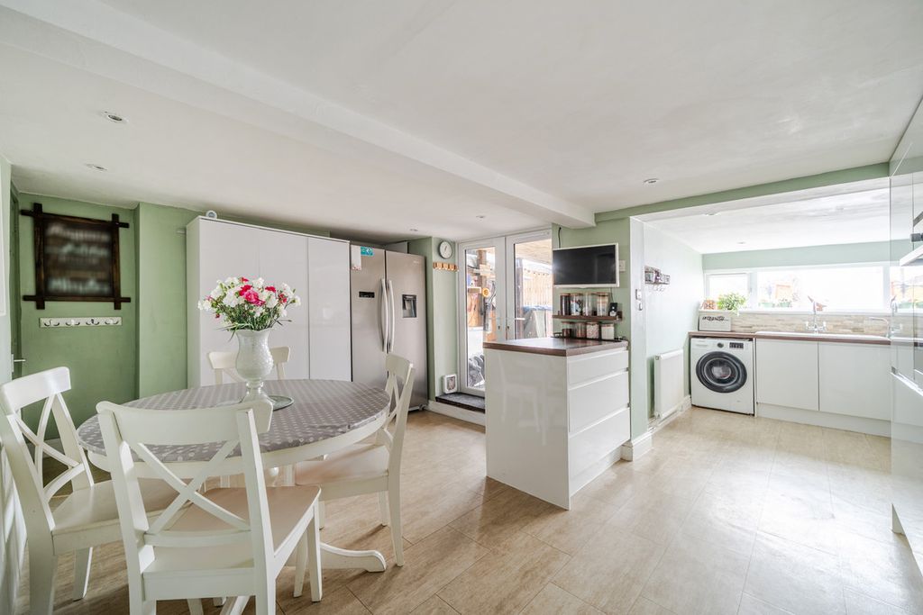 Property photo 3 of 20