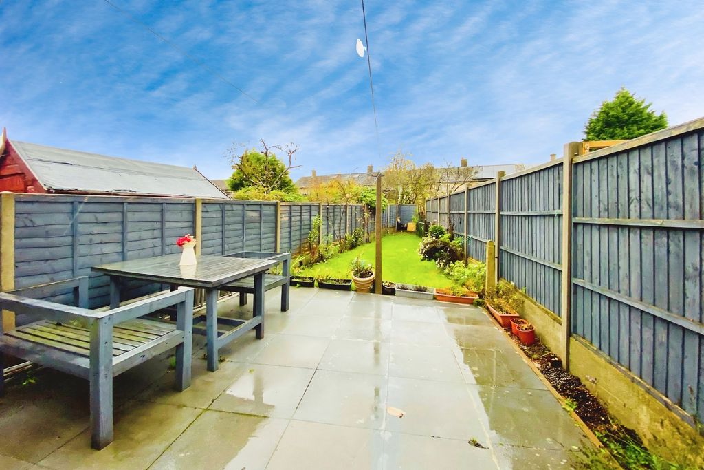 Property photo 2 of 21