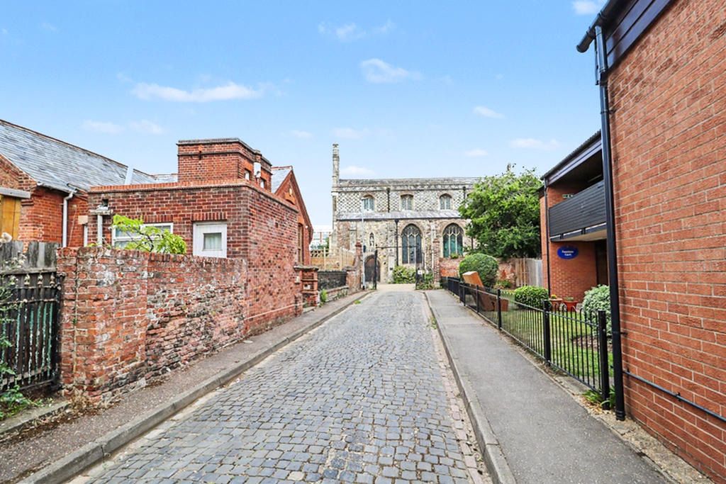 Property photo 2 of 8 4628744