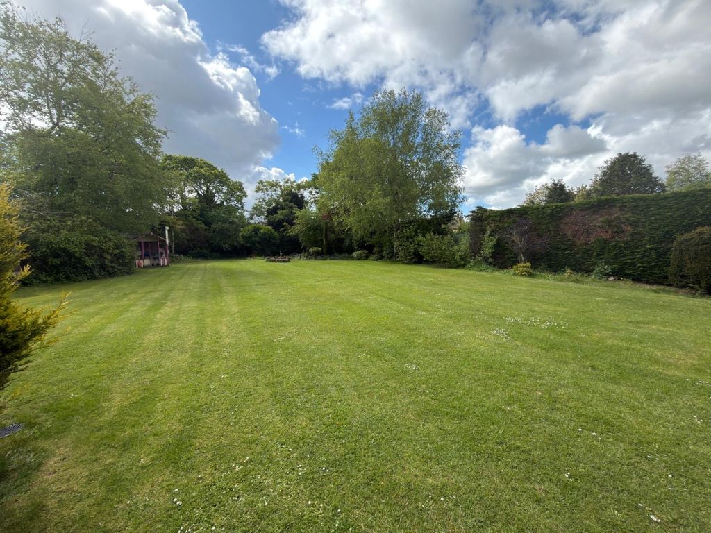 Property photo 3 of 27 E43E11c8-3c98-4E50-83d6-d51465Ccd082