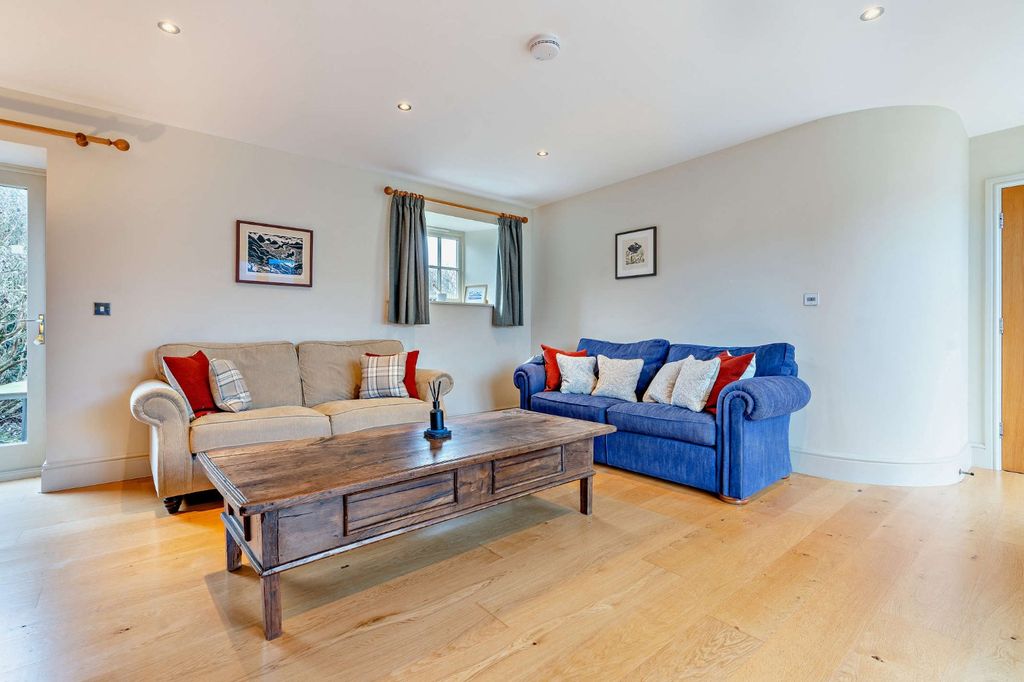 Property photo 3 of 30 Sitting Room