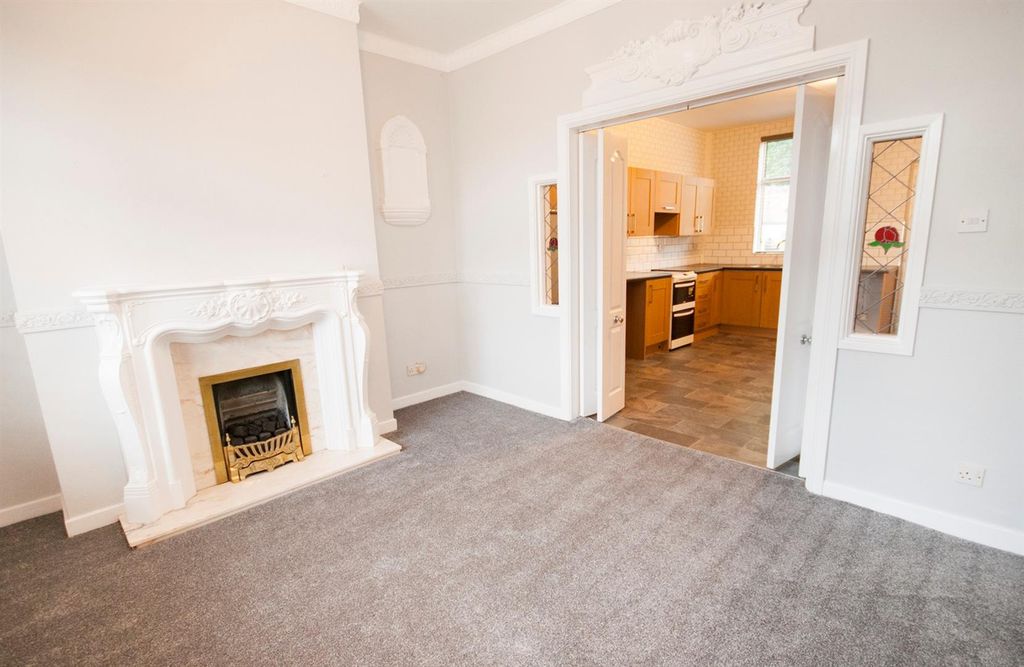 Property photo 2 of 13 Lounge