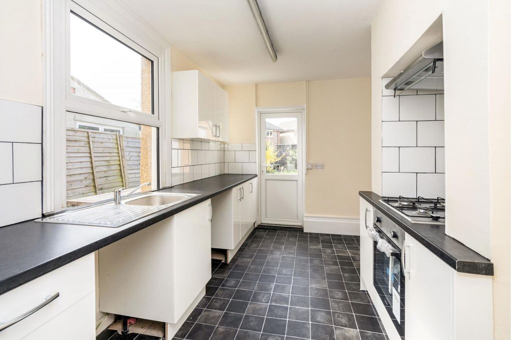 Property photo 2 of 11 Kitchen