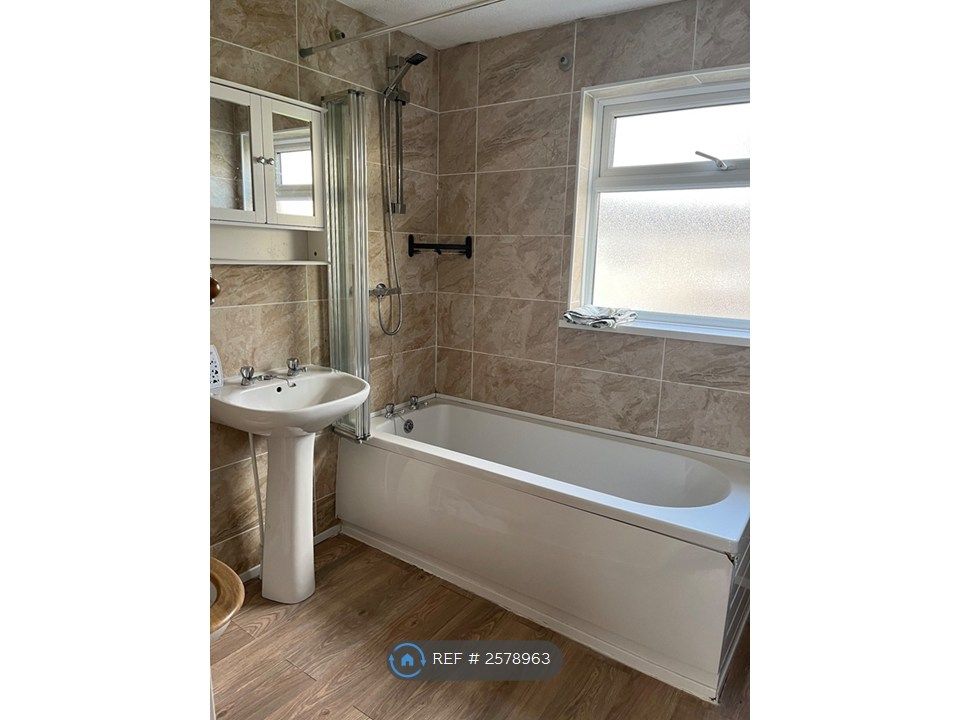 Property photo 3 of 7 Bathroom