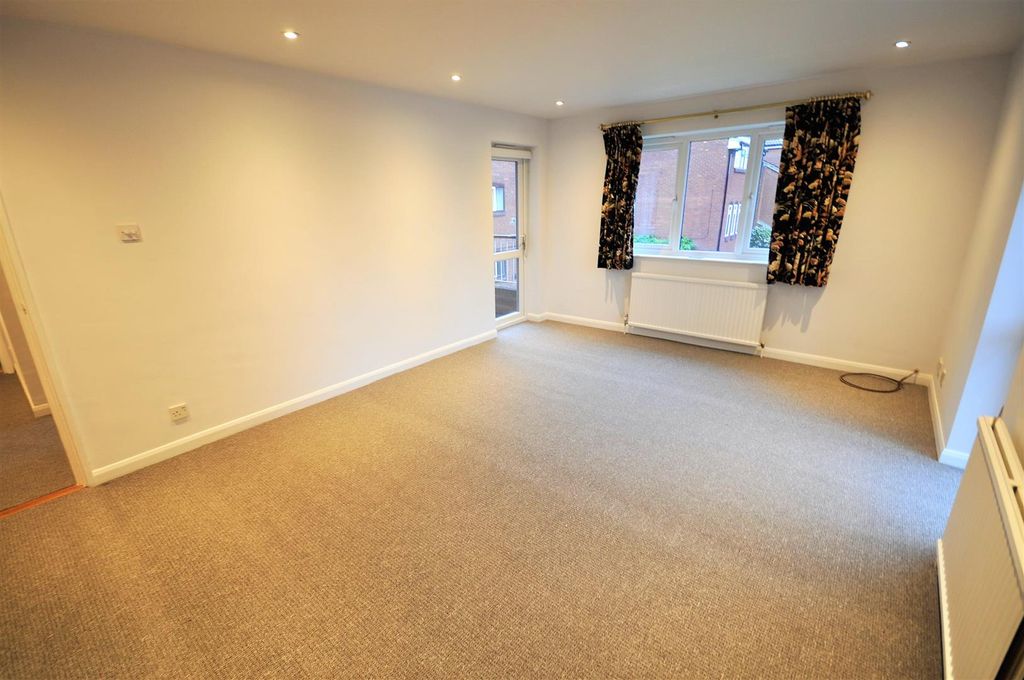 Property photo 3 of 11 Lounge/Diner