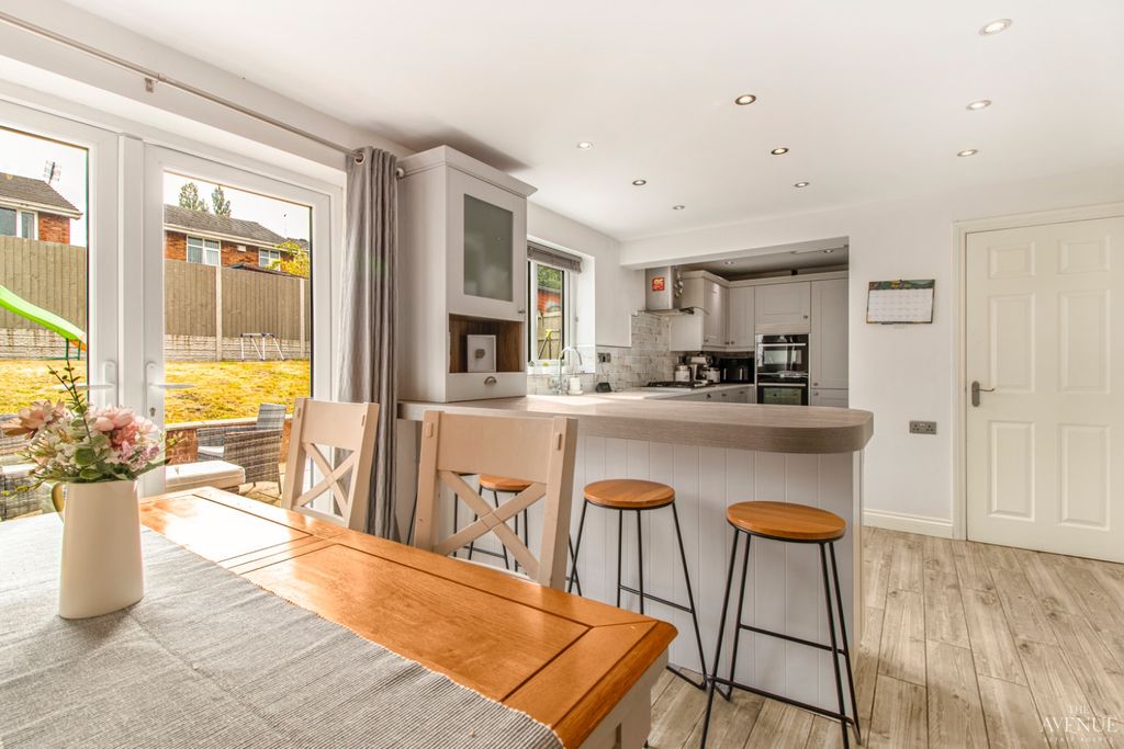 Property photo 3 of 38 4481457