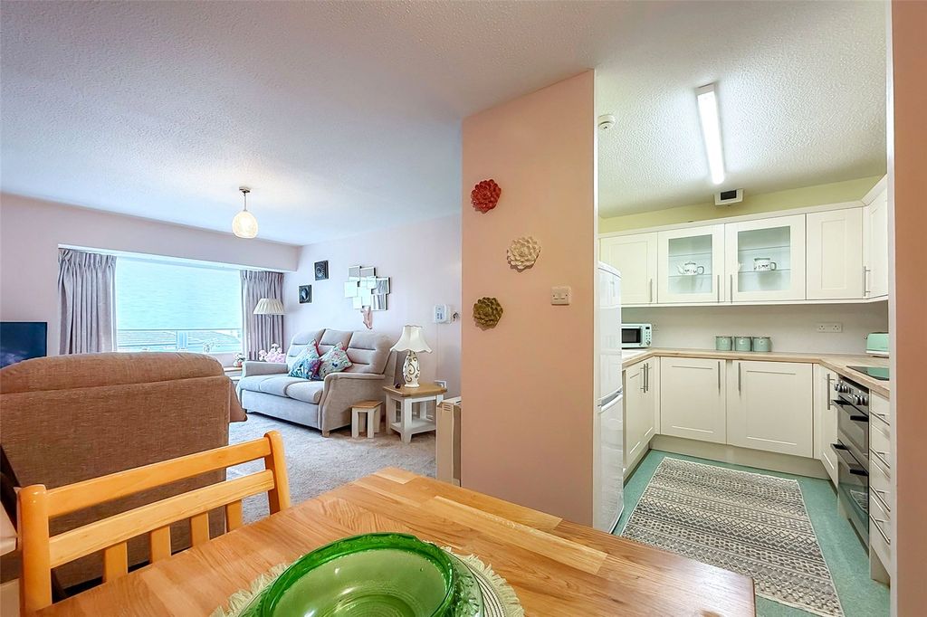 Property photo 2 of 14 Picture No. 12