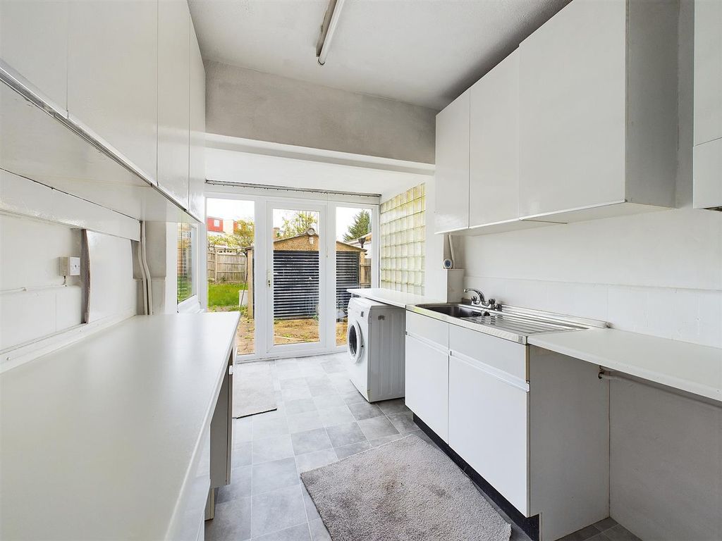 Property photo 3 of 12 Cam03510G0-Pr0076-Still008.Jpg