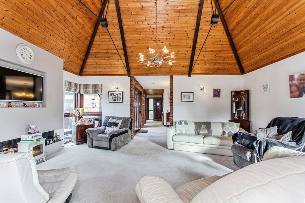 Property photo 2 of 20 Reception