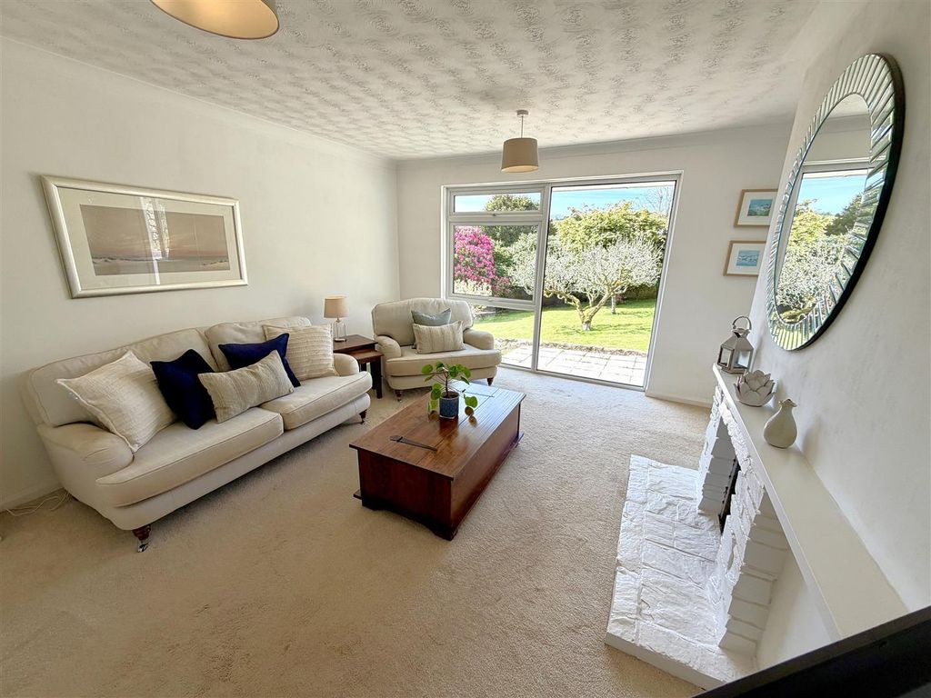 Property photo 2 of 20 Sitting.Jpeg