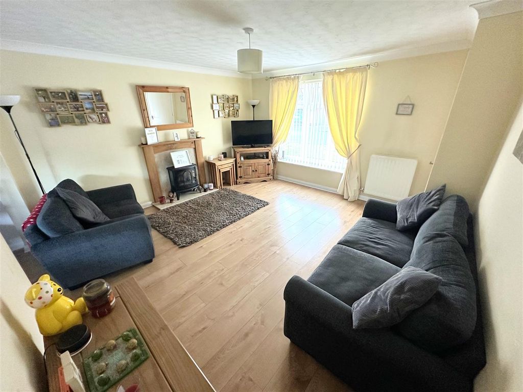 Property photo 3 of 29 Lounge