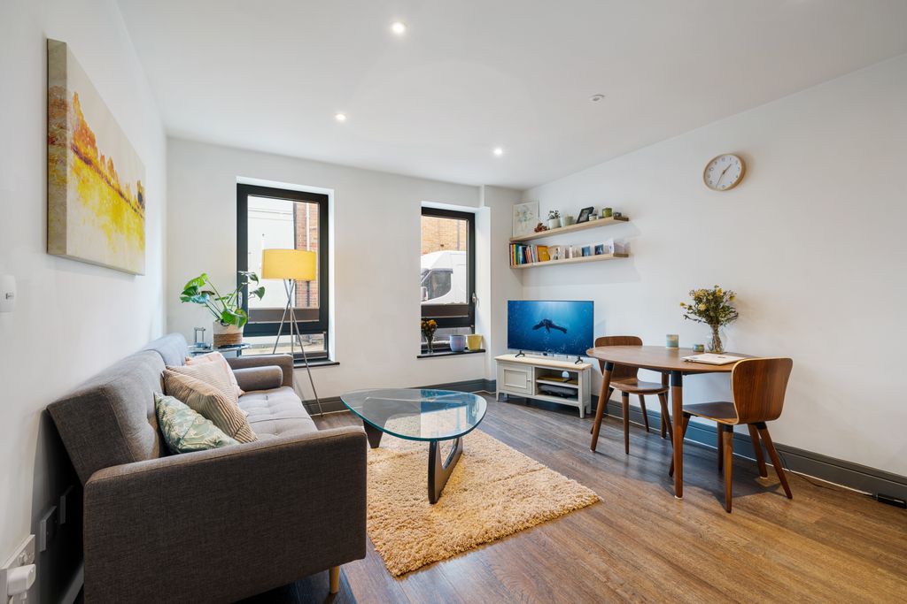 Property photo 2 of 18