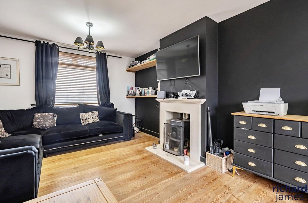 Property photo 2 of 11 Cade9100942643d0Ac5A95409616c78E