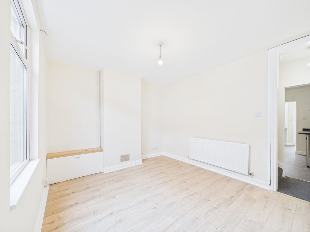 Property photo 3 of 17 Cam01740G0-Pr0558-Still007