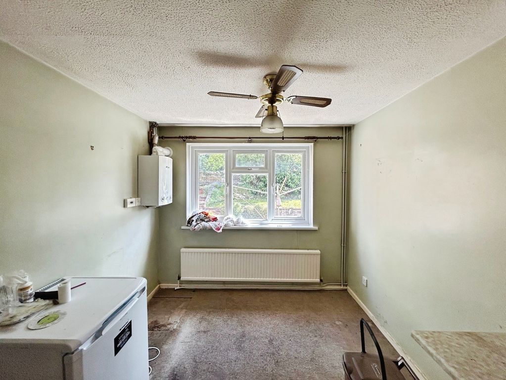 Property photo 3 of 13 Kitchen