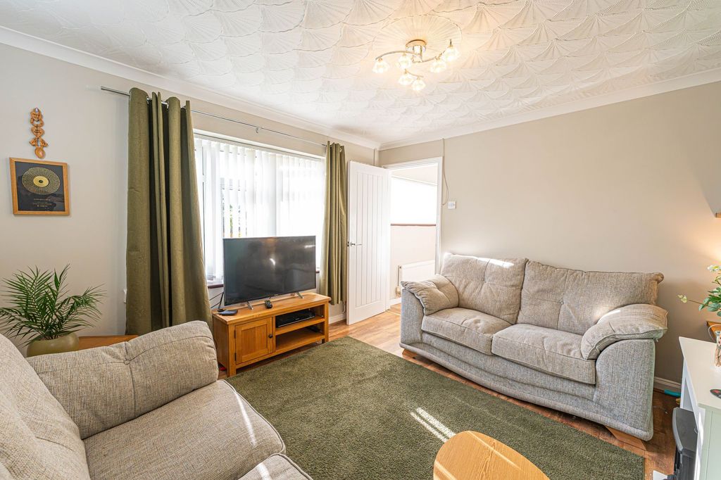 Property photo 3 of 37