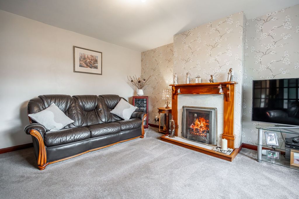 Property photo 3 of 33