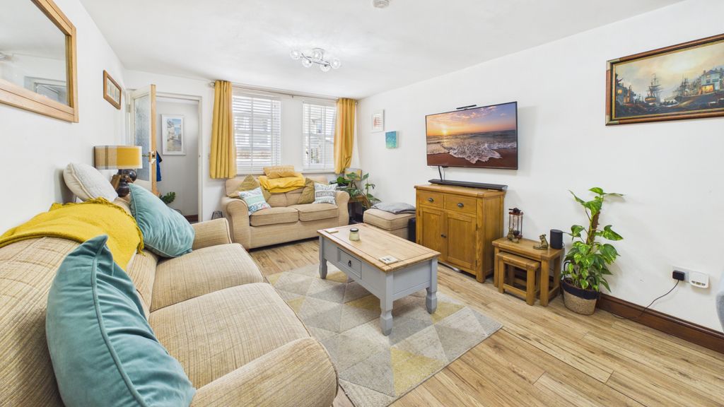 Property photo 2 of 11 Gallery