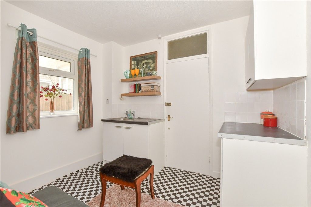 Property photo 1 of 5 Lounge/ Kitchen