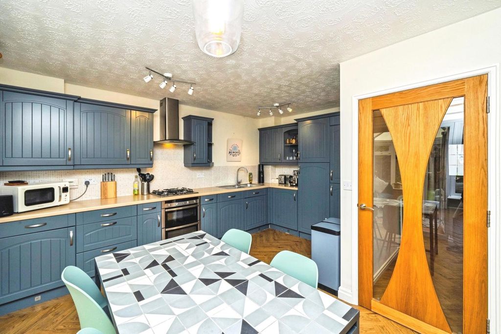 Property photo 3 of 22 Pbox-Img.Jpg