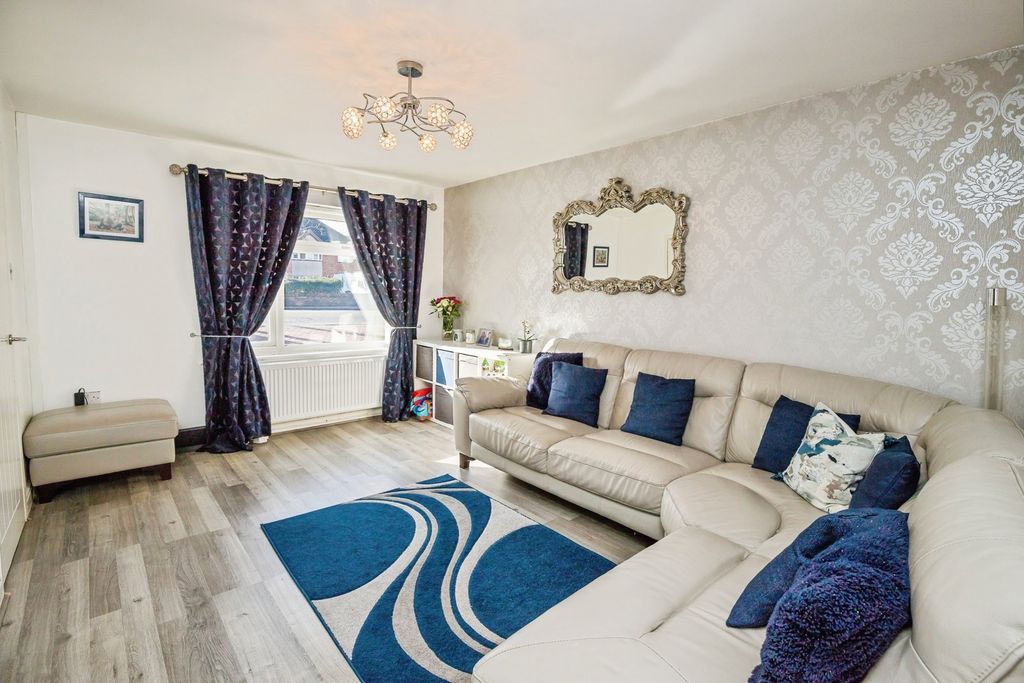 Property photo 2 of 20 Lounge