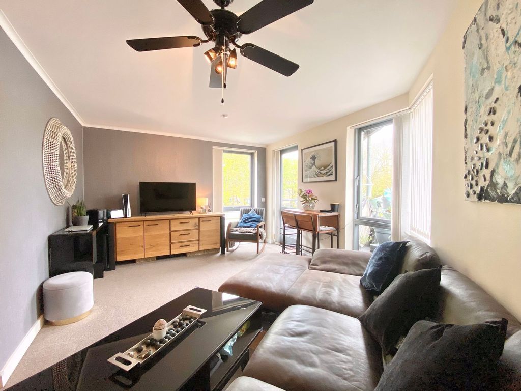 Property photo 1 of 7 Livingroom