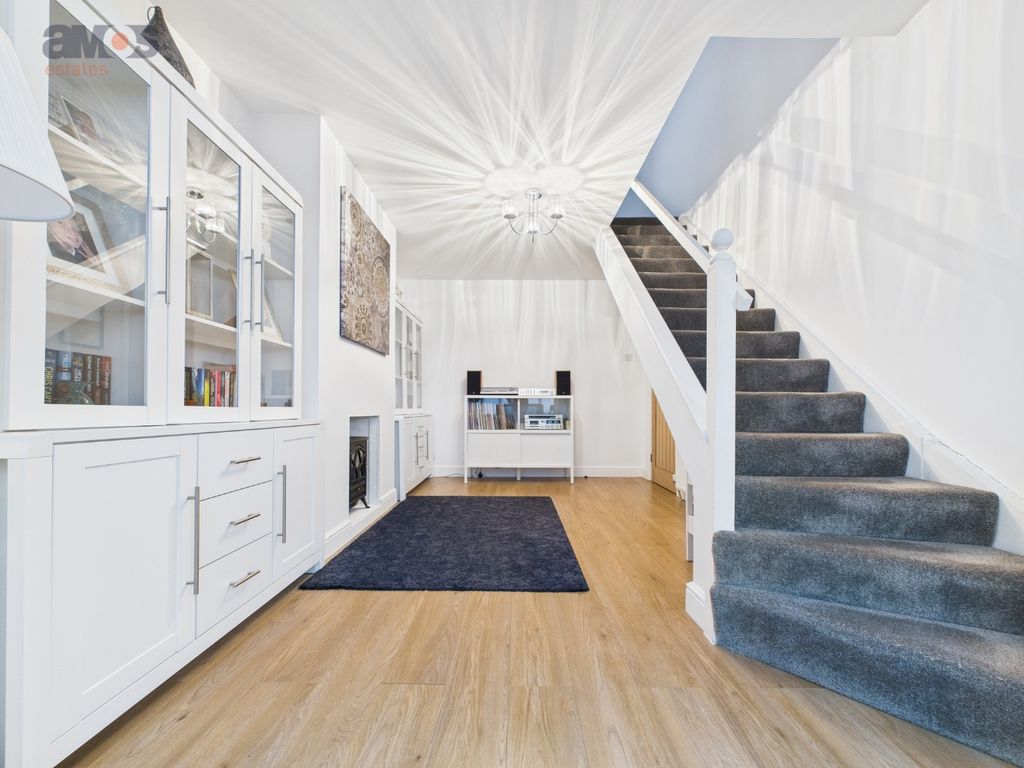 Property photo 3 of 14 4680393