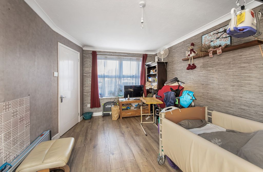 Property photo 3 of 12