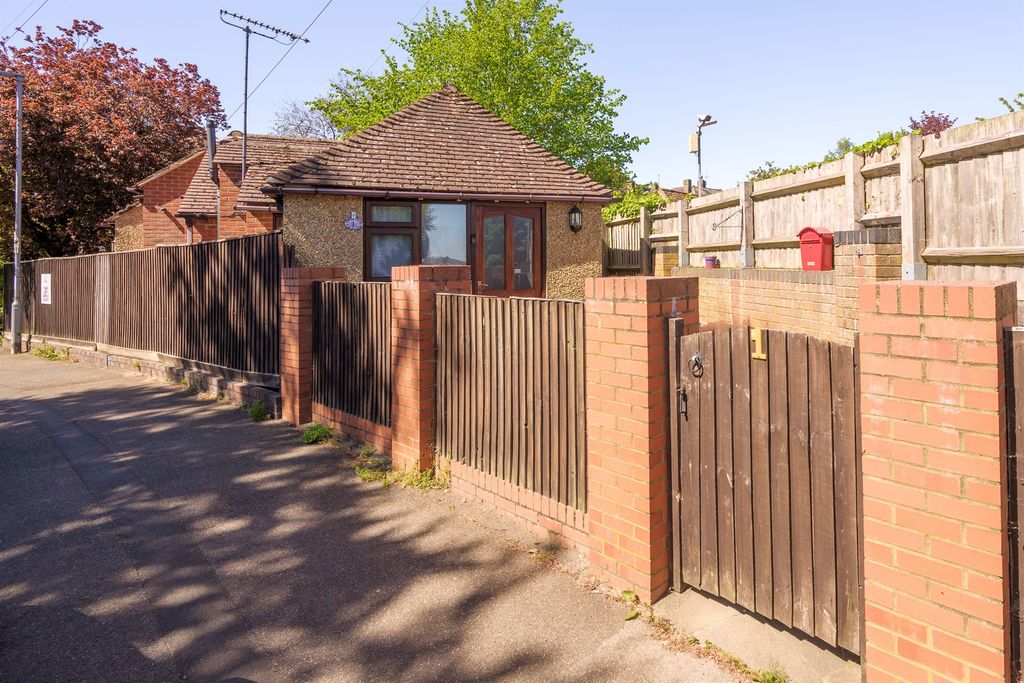 Property photo 1 of 6
