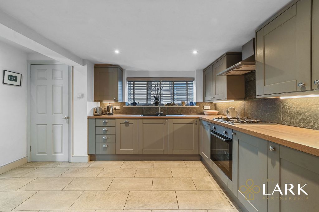 Property photo 3 of 14 Pt-Lark-72Highstreet-23