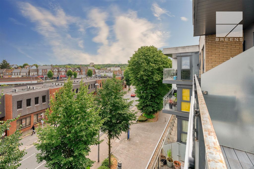 Property photo 1 of 22 15 Paxton House_0020.Jpg